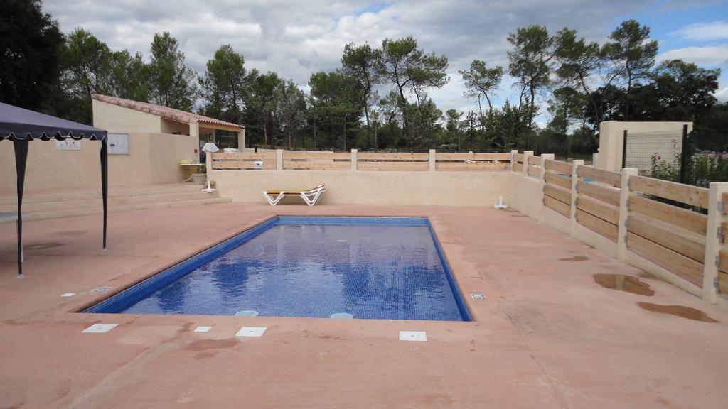 Bungalow Claret Vacquieres  Exterior photo